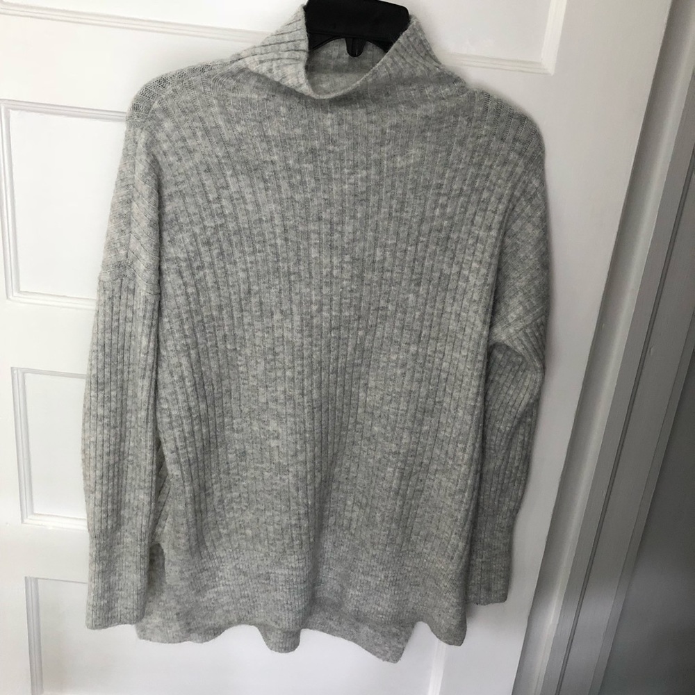 TOPSHOP light gray and lightweight sweater